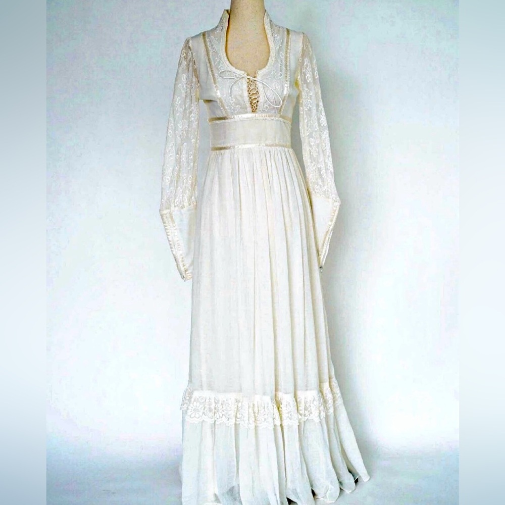 Gunne Sax Vintage 70's Prairie White  Long lace Sleeve corset  Dress